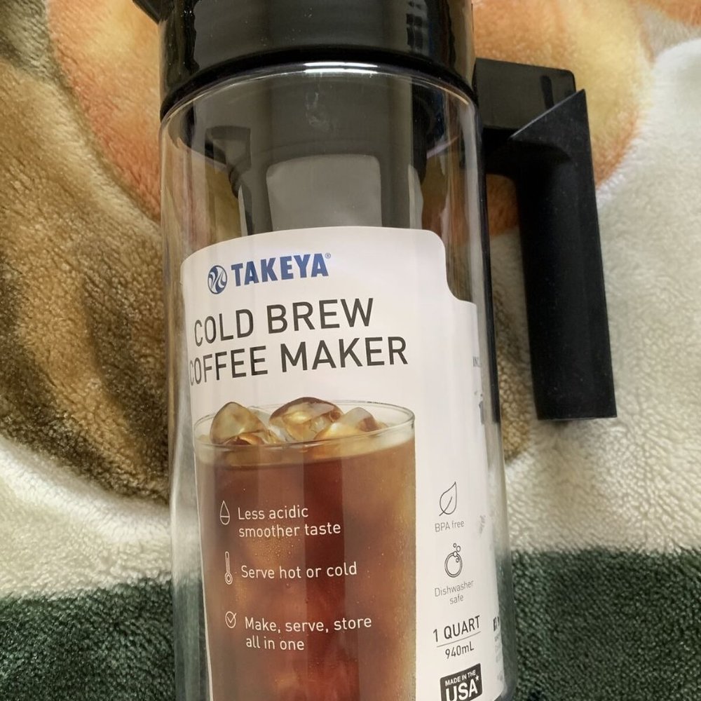 Takeya 1 Quart Deluxe Cold Brew Iced Coffee Maker with Airtight Seal & Silicone